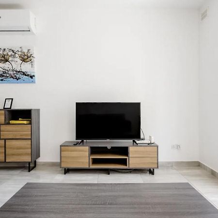F12 Room 1, Private Room Two Single Beds Shared Bathroom In Shared Flat Msida Exterior photo