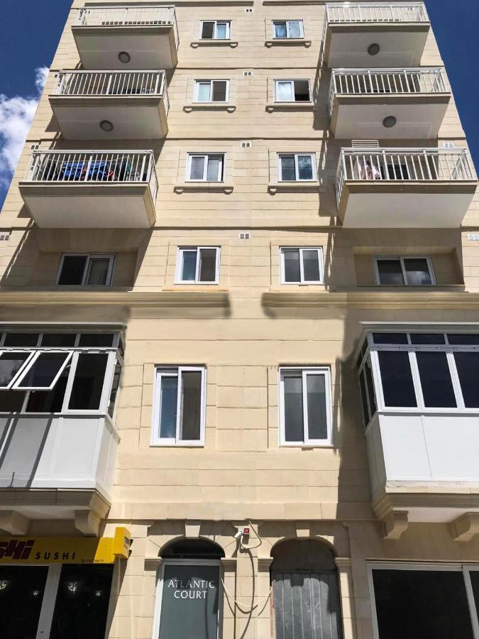 F12 Room 1, Private Room Two Single Beds Shared Bathroom In Shared Flat Msida Exterior photo
