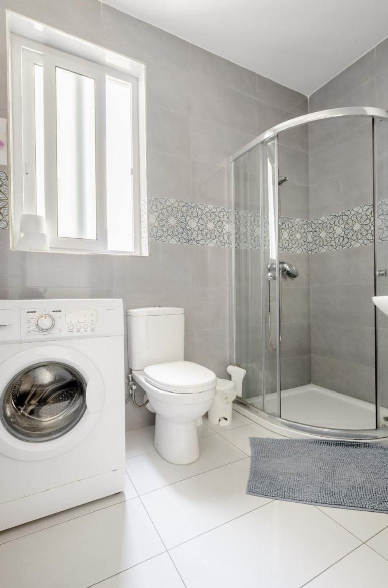 F12 Room 1, Private Room Two Single Beds Shared Bathroom In Shared Flat Msida Exterior photo