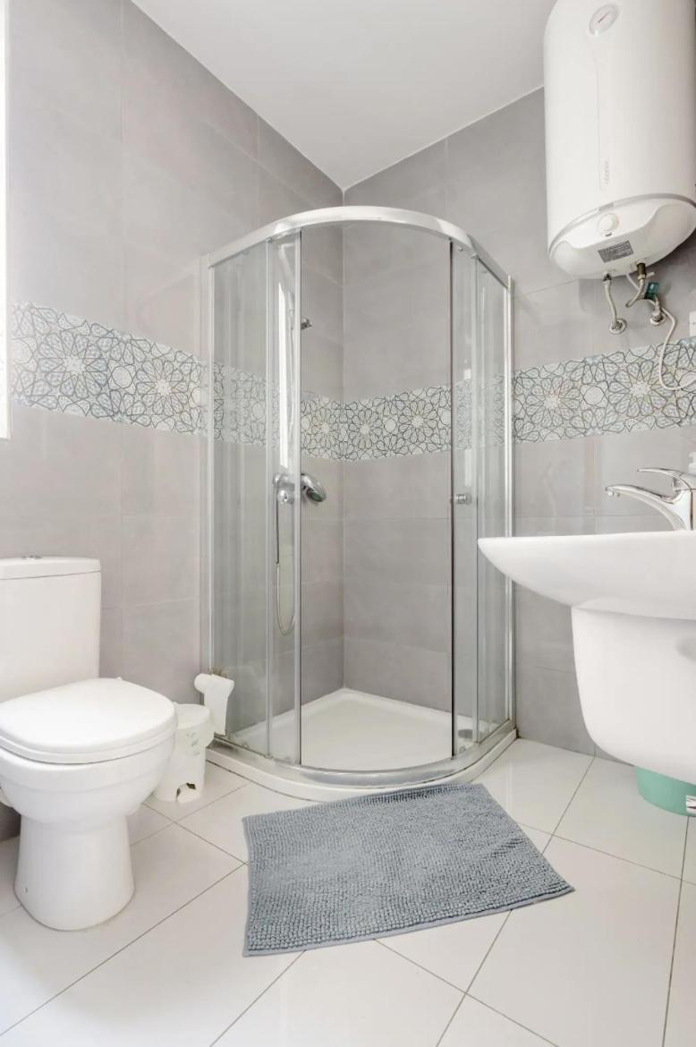 F12 Room 1, Private Room Two Single Beds Shared Bathroom In Shared Flat Msida Exterior photo